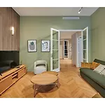 Trocadero By Prestige *